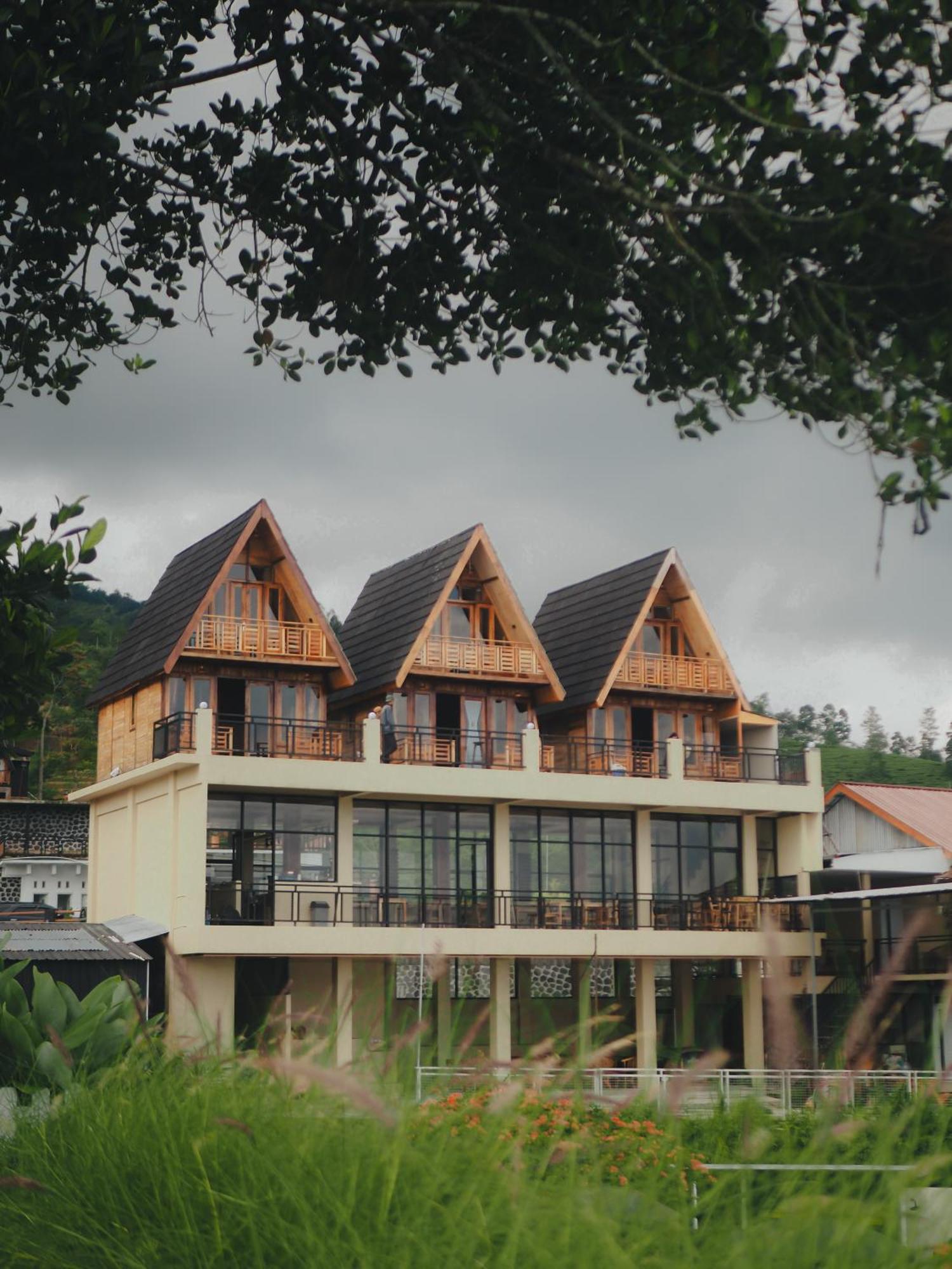 Pojok Kahyangan Homestay And Cabin Kejajar エクステリア 写真