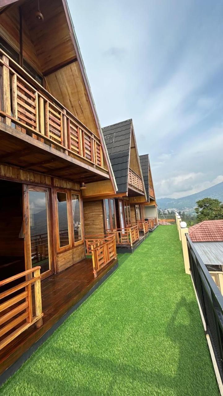 Pojok Kahyangan Homestay And Cabin Kejajar エクステリア 写真